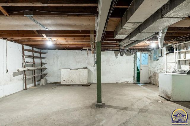 1014 SE 30th St, Topeka, KS 66605