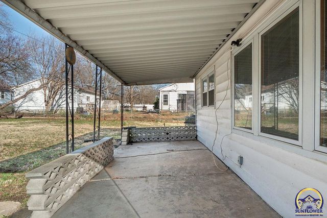 1014 SE 30th St, Topeka, KS 66605