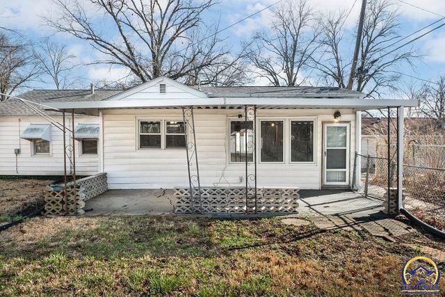 1014 SE 30th St, Topeka, KS 66605