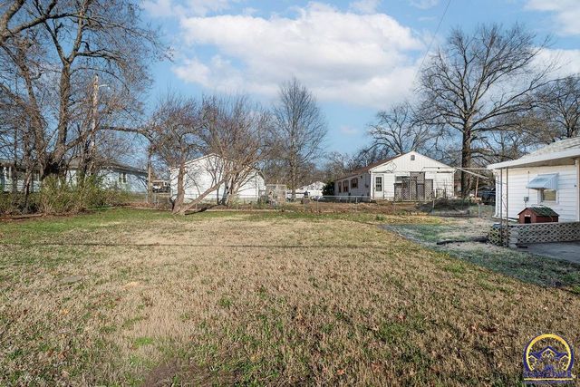 1014 SE 30th St, Topeka, KS 66605