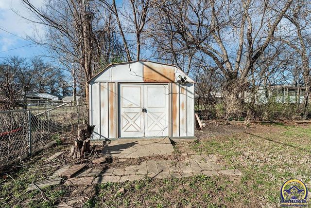 1014 SE 30th St, Topeka, KS 66605