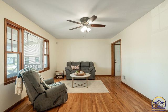 1014 SE 30th St, Topeka, KS 66605