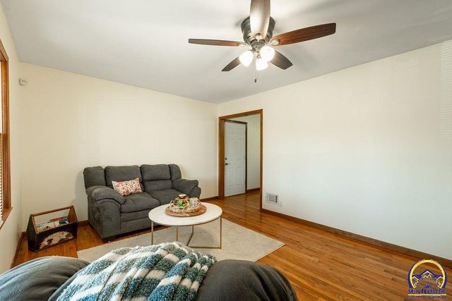 1014 SE 30th St, Topeka, KS 66605