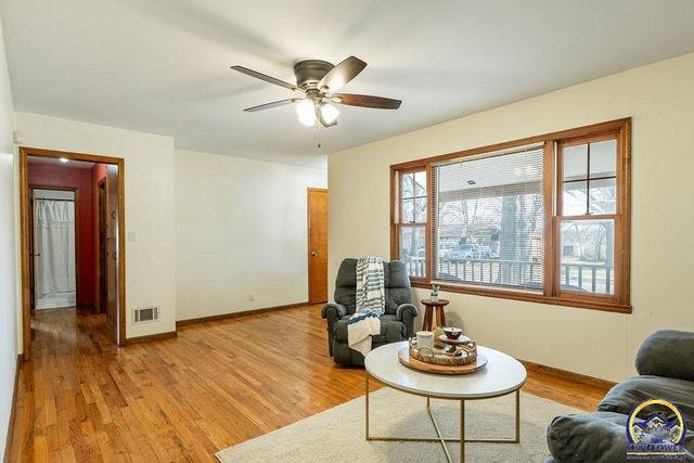 1014 SE 30th St, Topeka, KS 66605