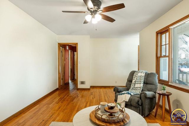 1014 SE 30th St, Topeka, KS 66605