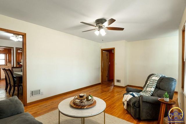 1014 SE 30th St, Topeka, KS 66605