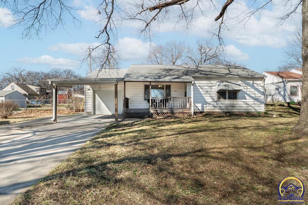 1014 SE 30th St, Topeka, KS 66605
