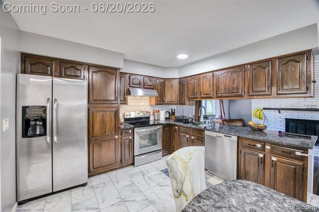 6631 Burnham Drive, Canton, MI 48187