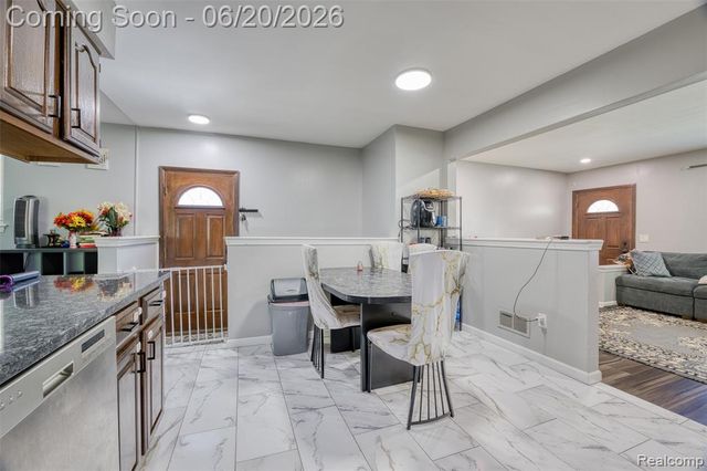 6631 Burnham Drive, Canton, MI 48187