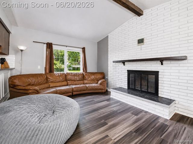 6631 Burnham Drive, Canton, MI 48187