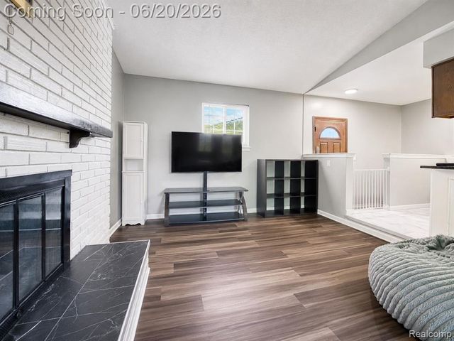 6631 Burnham Drive, Canton, MI 48187