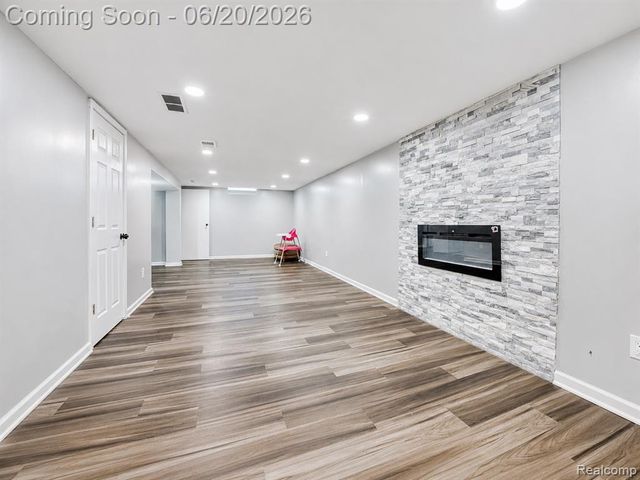 6631 Burnham Drive, Canton, MI 48187