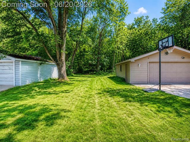 6631 Burnham Drive, Canton, MI 48187
