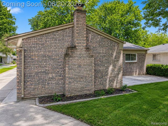 6631 Burnham Drive, Canton, MI 48187