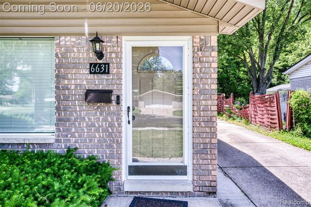 6631 Burnham Drive, Canton, MI 48187