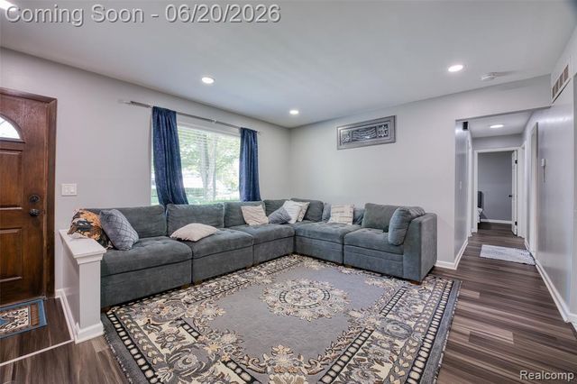 6631 Burnham Drive, Canton, MI 48187