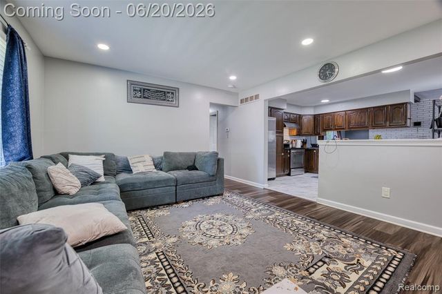 6631 Burnham Drive, Canton, MI 48187