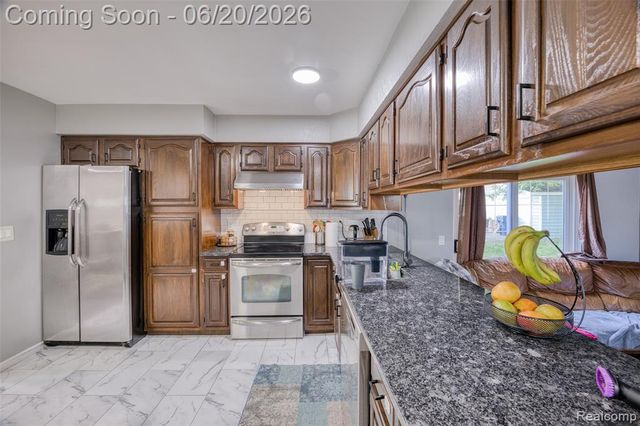6631 Burnham Drive, Canton, MI 48187