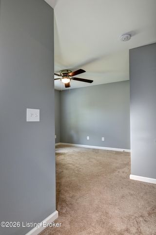 9004 Manslick Cmns Dr, Louisville, KY 40219