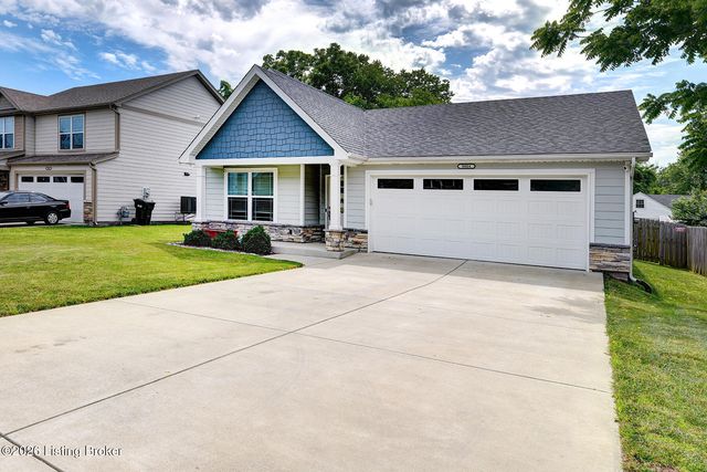 9004 Manslick Cmns Dr, Louisville, KY 40219