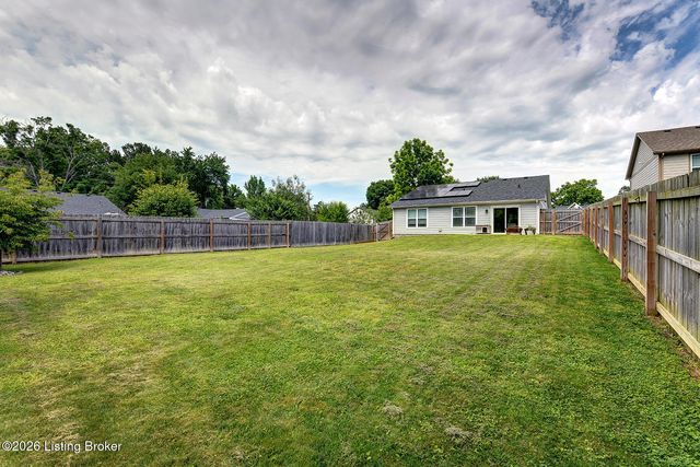 9004 Manslick Cmns Dr, Louisville, KY 40219