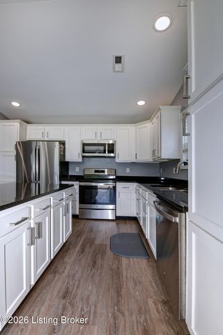 9004 Manslick Cmns Dr, Louisville, KY 40219