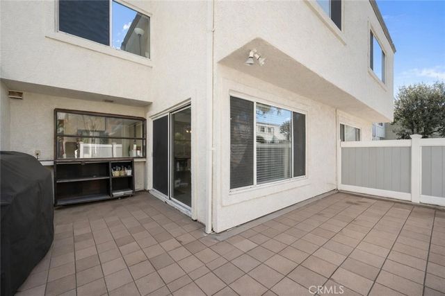 18515 Mayall Street J, Northridge, CA 91324