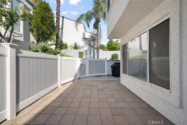 18515 Mayall Street J, Northridge, CA 91324