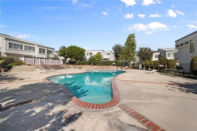 18515 Mayall Street J, Northridge, CA 91324