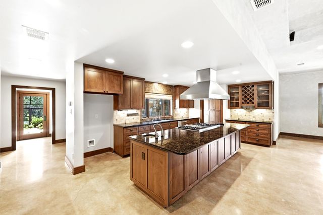 158 Condor DR, San Marcos, TX 78666