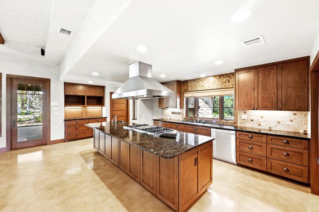 158 Condor DR, San Marcos, TX 78666