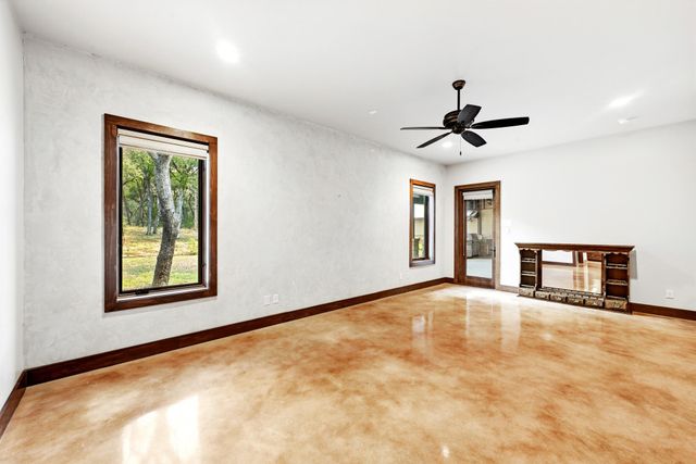158 Condor DR, San Marcos, TX 78666