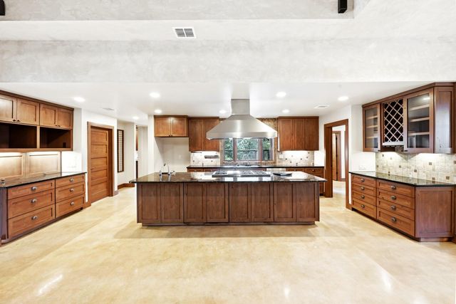 158 Condor DR, San Marcos, TX 78666
