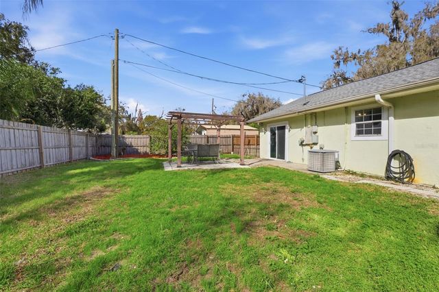 102 LAKE CHARLES ROAD, Deland, FL 32724