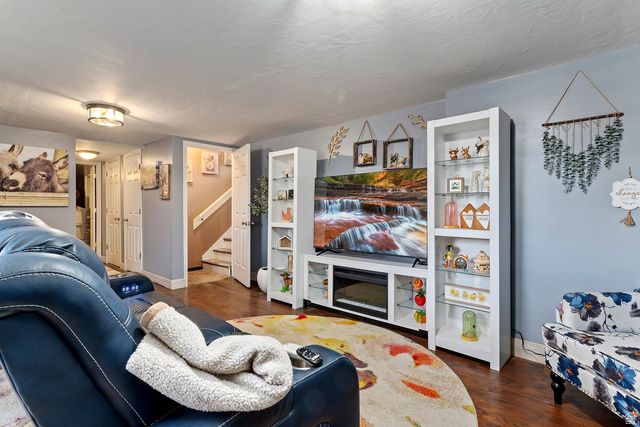 989 E SANDCREST DR, Sandy, UT 84094