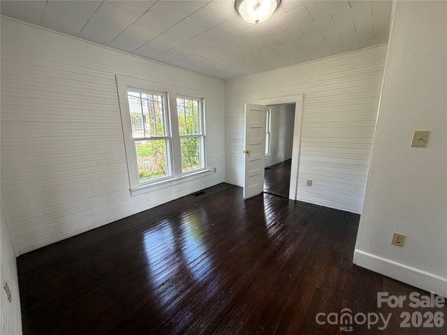142 26th Street SW, Hickory, NC 28602