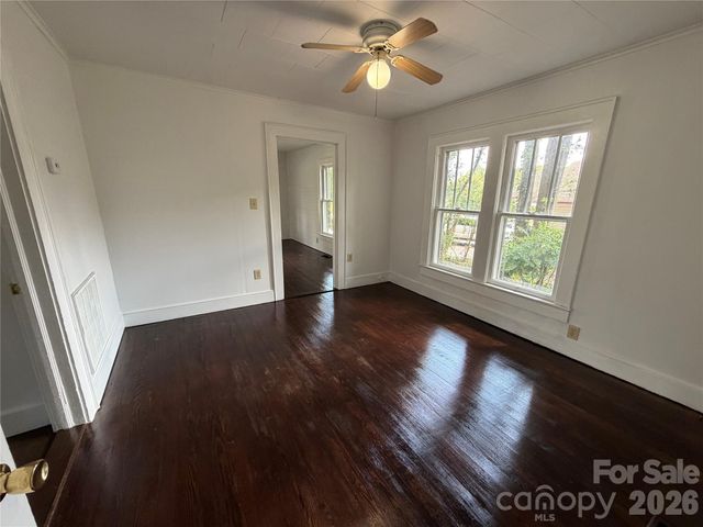 142 26th Street SW, Hickory, NC 28602