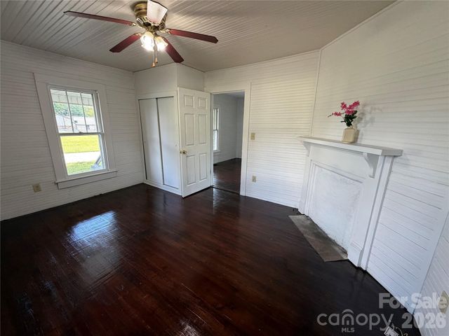 142 26th Street SW, Hickory, NC 28602