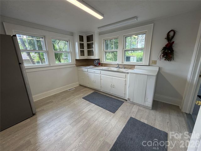 142 26th Street SW, Hickory, NC 28602