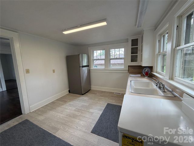 142 26th Street SW, Hickory, NC 28602