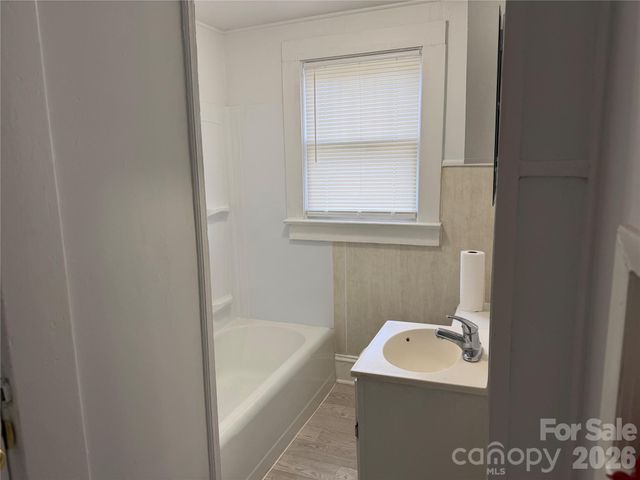 142 26th Street SW, Hickory, NC 28602