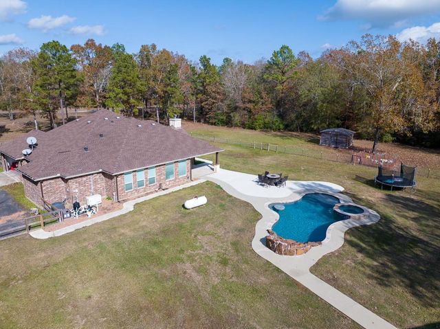 675 Somerset Trail, Point Blank, TX 77364