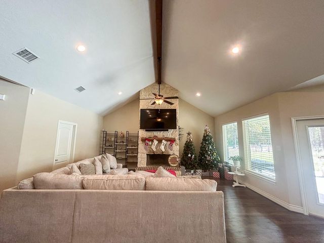 675 Somerset Trail, Point Blank, TX 77364