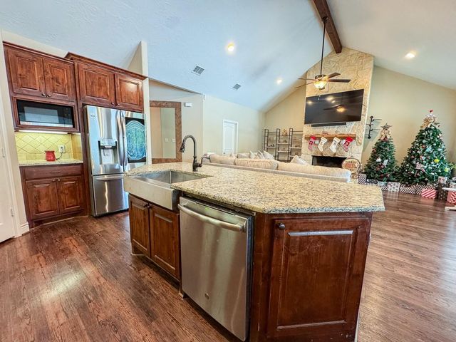 675 Somerset Trail, Point Blank, TX 77364