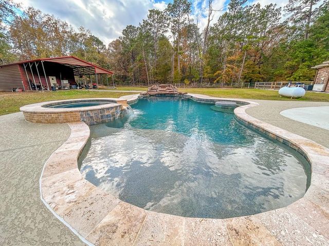 675 Somerset Trail, Point Blank, TX 77364