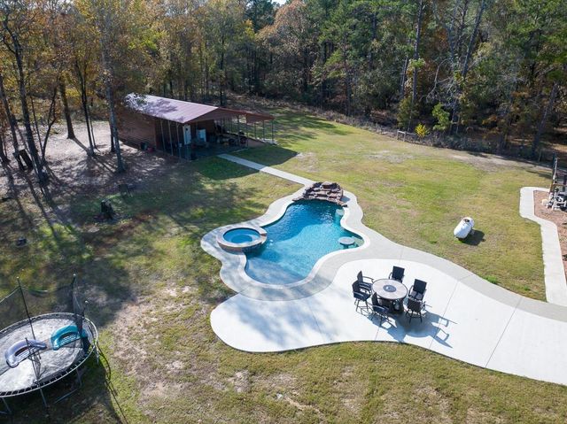 675 Somerset Trail, Point Blank, TX 77364