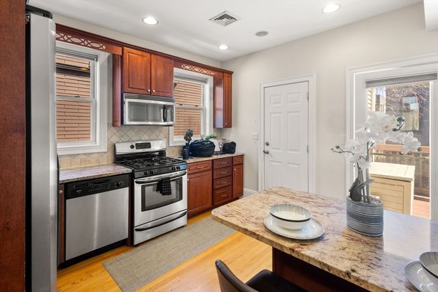 12 I St 3, Boston, MA 02127