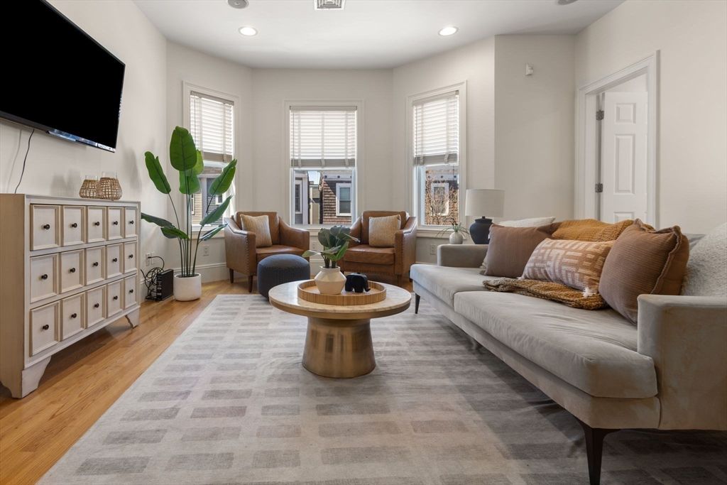 12 I St 3, Boston, MA 02127