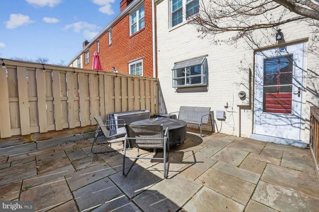 2515 N DEARING ST, Alexandria, VA 22302