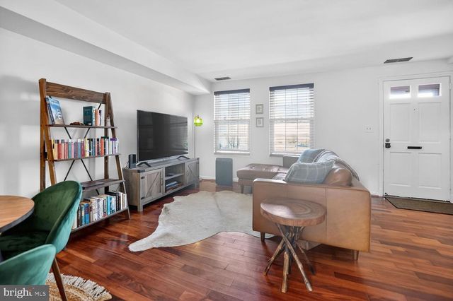 2515 N DEARING ST, Alexandria, VA 22302